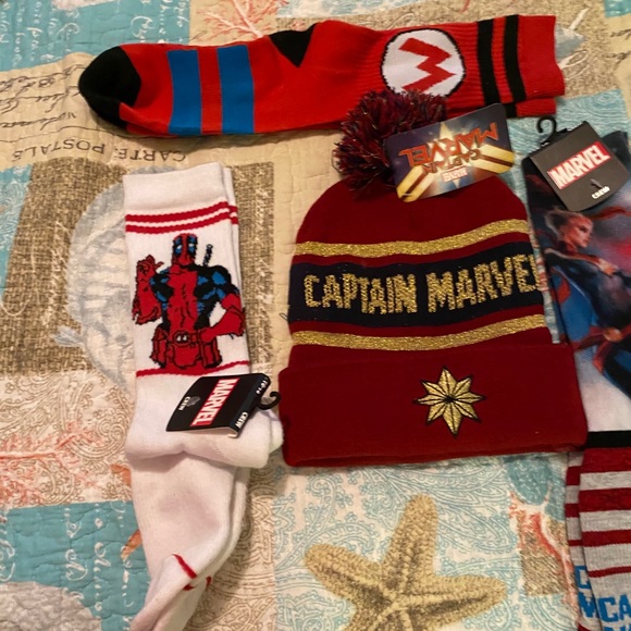 Captain Marvel Gift Set - Picture 4 of 8